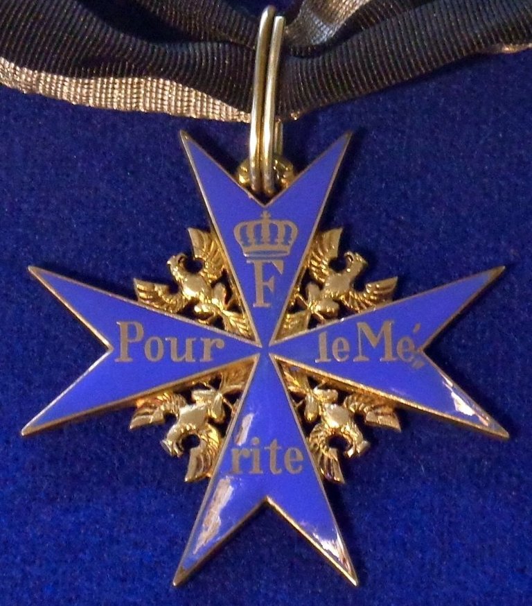 Pour_le_Merite_badge3_(Prussia_1914-1918)_-_Tallinn_Museum_of_Orders.jpg