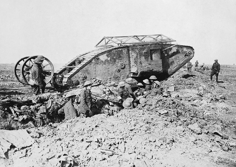 1280px-British_Mark_I_male_tank_Somme_25_September_1916.jpg