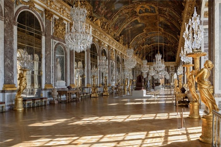 Palace-of-Versailles-Hall-of-Mirrors-960x638.jpg