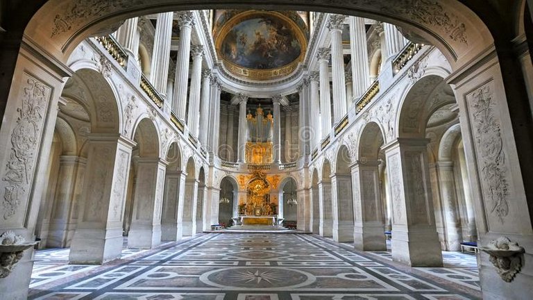 versailles-paris-france-september-royal-chapel-palace-versailles-versailles-paris-france-september-stunning-143979538.jpg