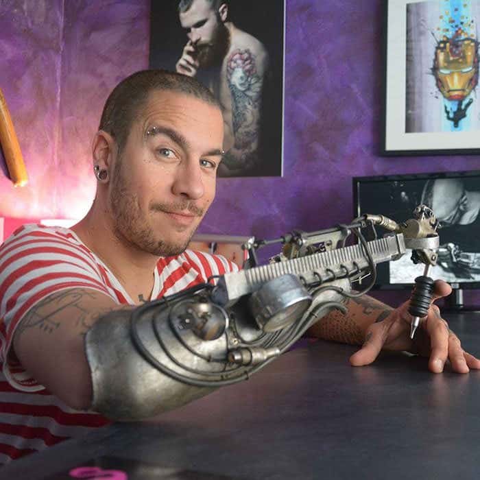 tattoo-artist-prosthethic-arm-3.jpg