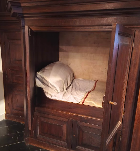 cama en la casa de Rembrandt en Ámsterdam.png
