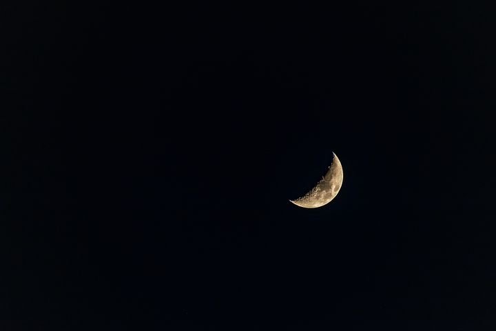 half-moon-4900302__480.jpg