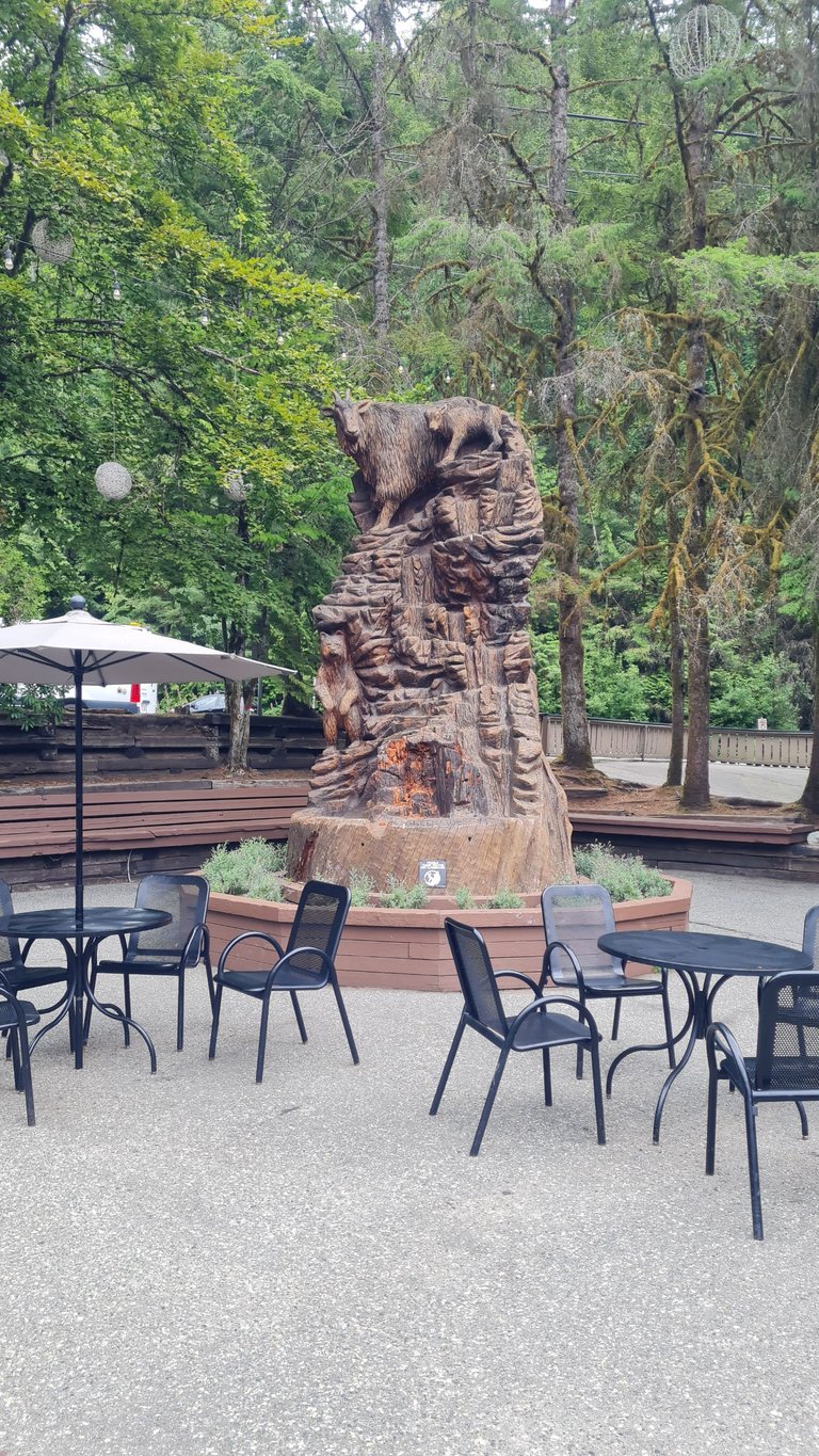 Capilano Cafe - Sculpture of park fauna