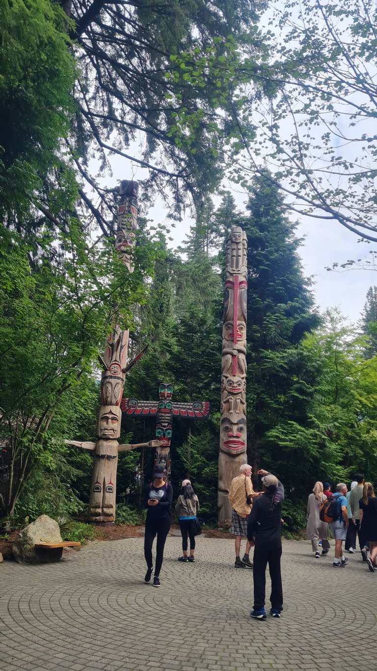 Capilano totens entrance