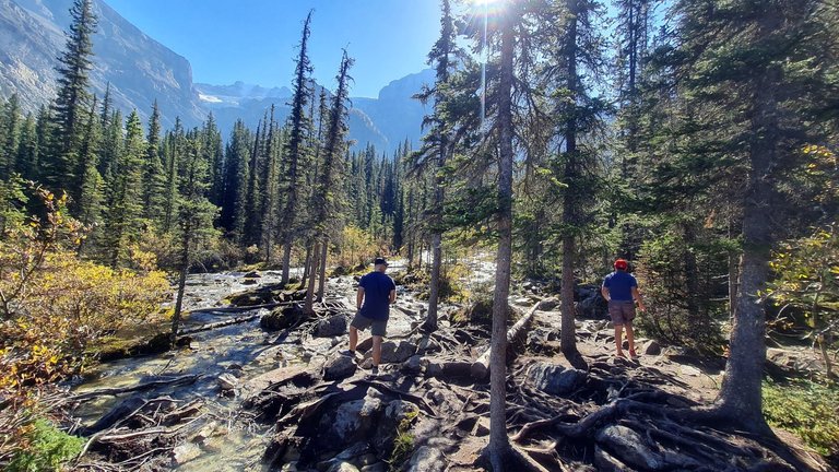 Moraine Lake Waterfall_End of trail