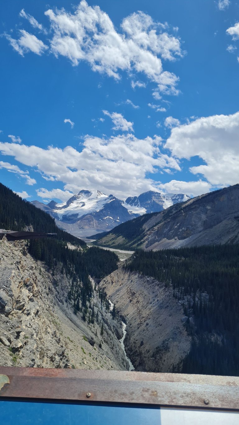 Sunwapta Valley from the Skywalk_View 2