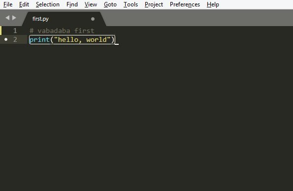 Перше програма, з якої часто починають вивчення мови програмування, показує простоту Python