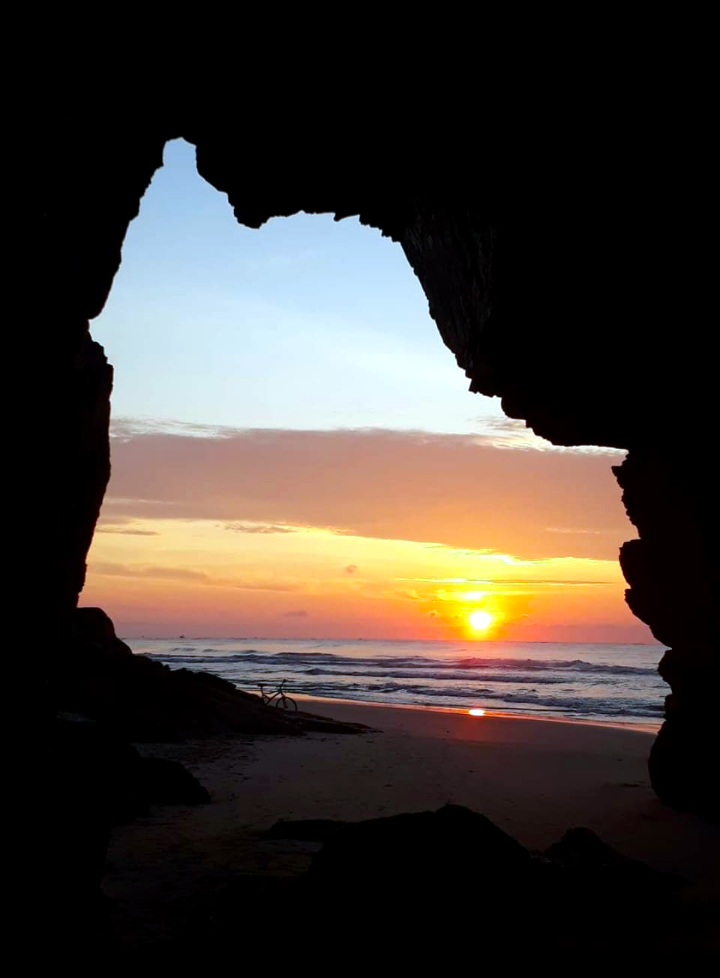 Gruta das encantadas | Ilha do mel | Paraná 
