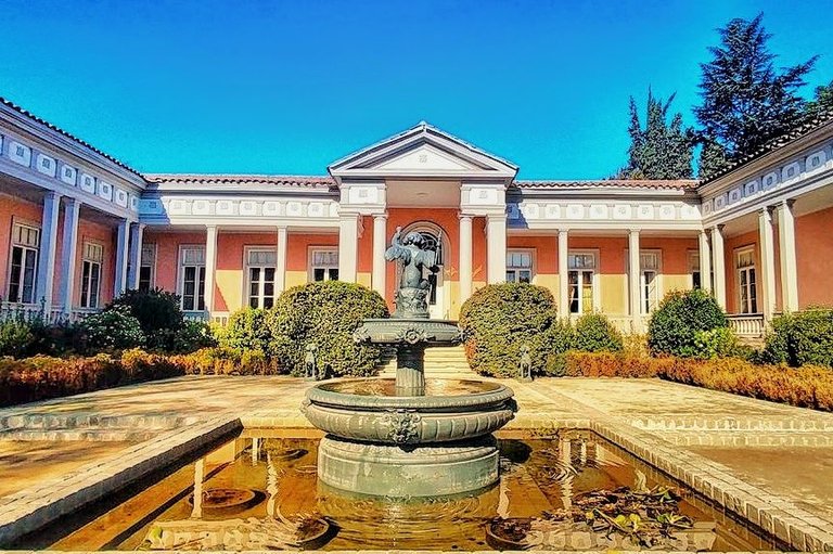 Main House Square Fountain