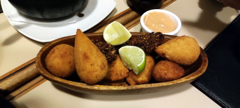 coxinhas douradas e suculentas