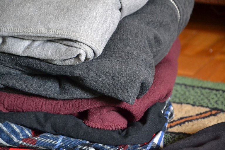 clothes-381209_1280.jpg