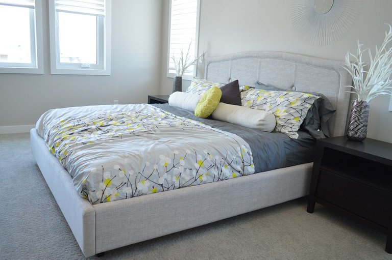 bed-1575491_1280.jpg