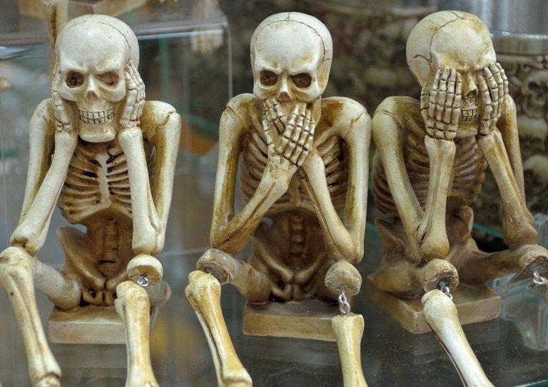 skeletons-1617539_1280.jpg