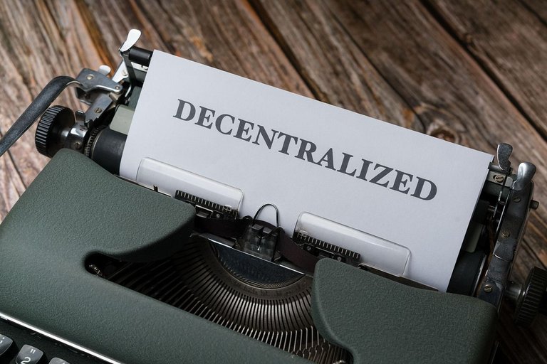 decentralized-8282348_1280.jpg