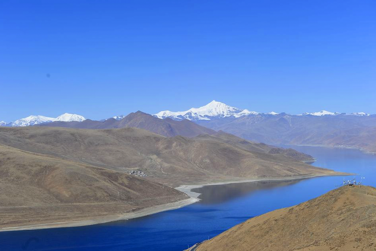 Scenic Overview of Yamdrok Yumtso