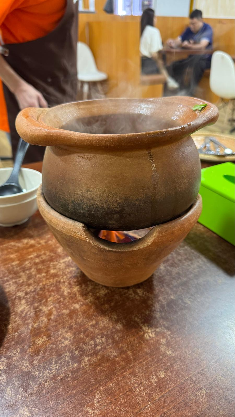 Full view of the claypot