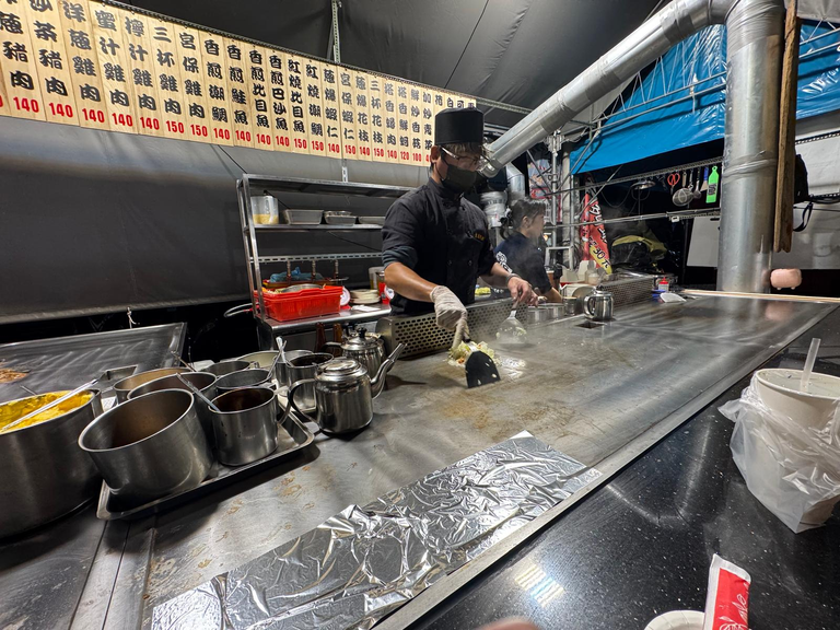 Teppanyaki Chef showing his skills