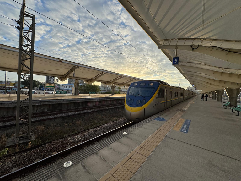 Normal Train Arrive at Xinwuri Station
