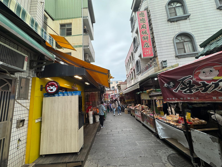 Anping Old Street lined up selling local produce