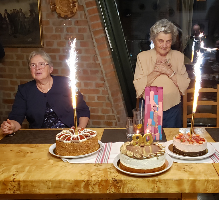 11-13_90th_birthday_cakes.png