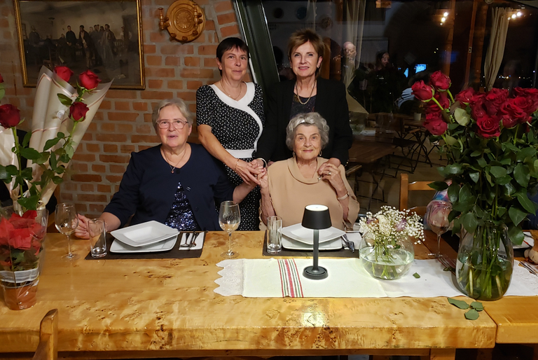 11-13_mother_and_daughters.png