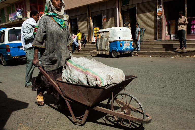 Ethiopia_Tuktuks_2015_by_Victor_Bezrukov-11.jpg