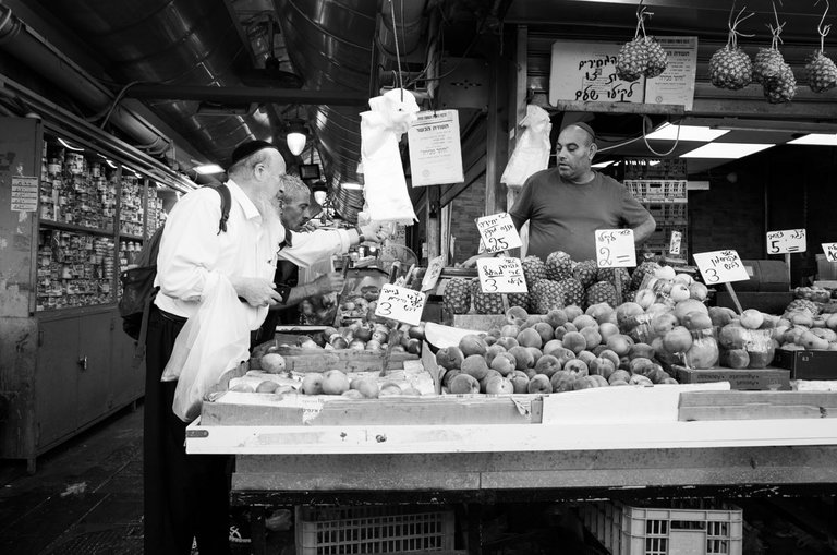 Sukkot_Market_Jerusalem_2022_by_Victor_Bezrukov-15.jpg