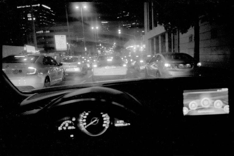 night_traffic_telaviv_film_35mm_Victor_Bezrukov.jpg