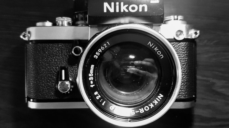 Nikon_F2_by_Victor_Bezrukov.jpg