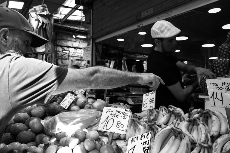 Sukkot_Market_Jerusalem_2022_by_Victor_Bezrukov-27.jpg