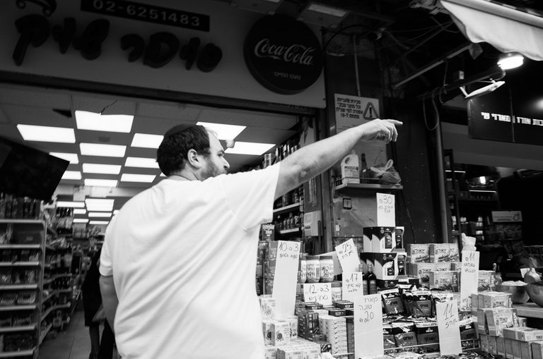 Sukkot_Market_Jerusalem_2022_by_Victor_Bezrukov-3.jpg