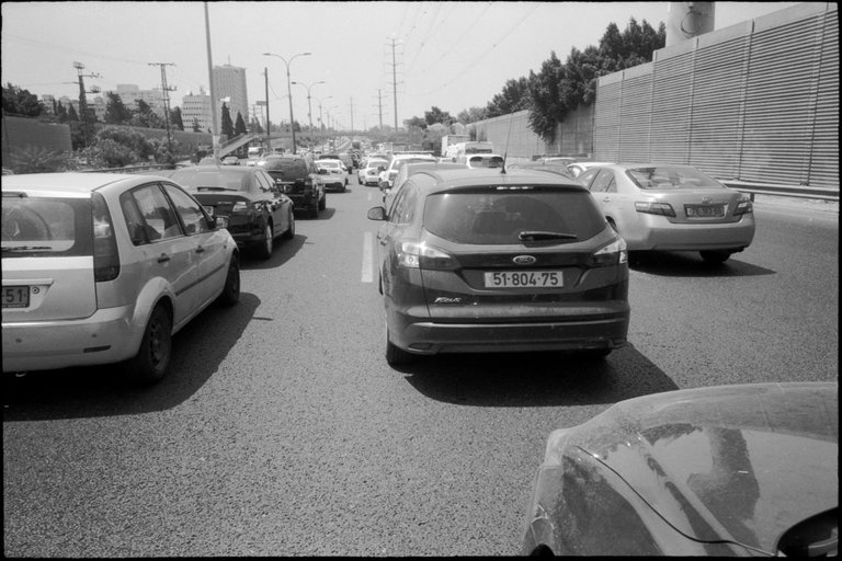 traffic_jam_TelAviv_film_35mm_Victor_Bezrukov.jpg