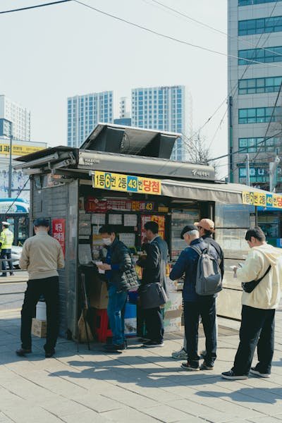 free-photo-of-street-scene-at-korean-lottery-stand-in-seoul.jpeg