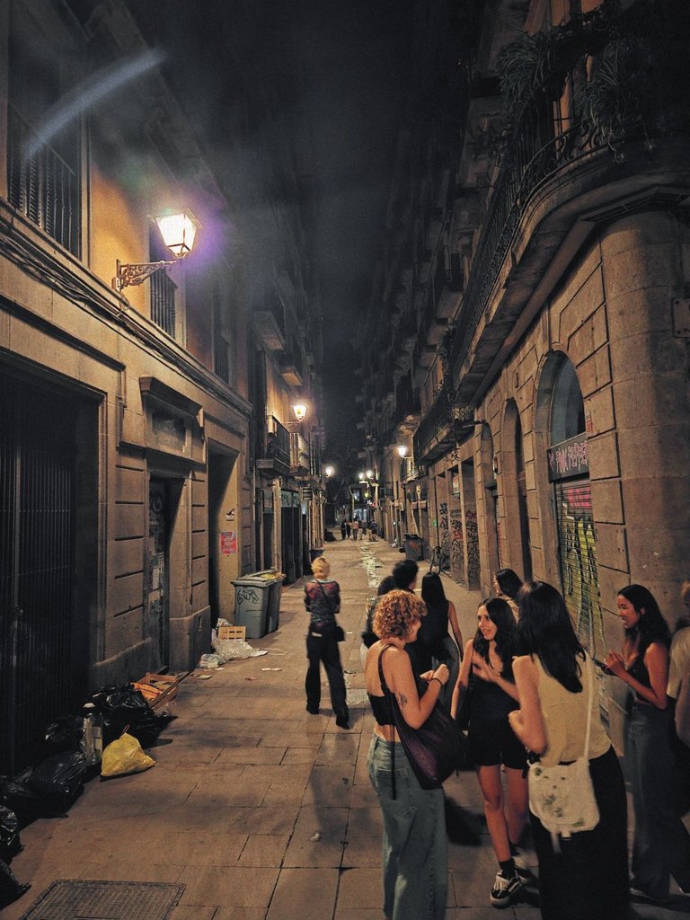 Barcelona at Night 🔥 (Gothic Quarter)