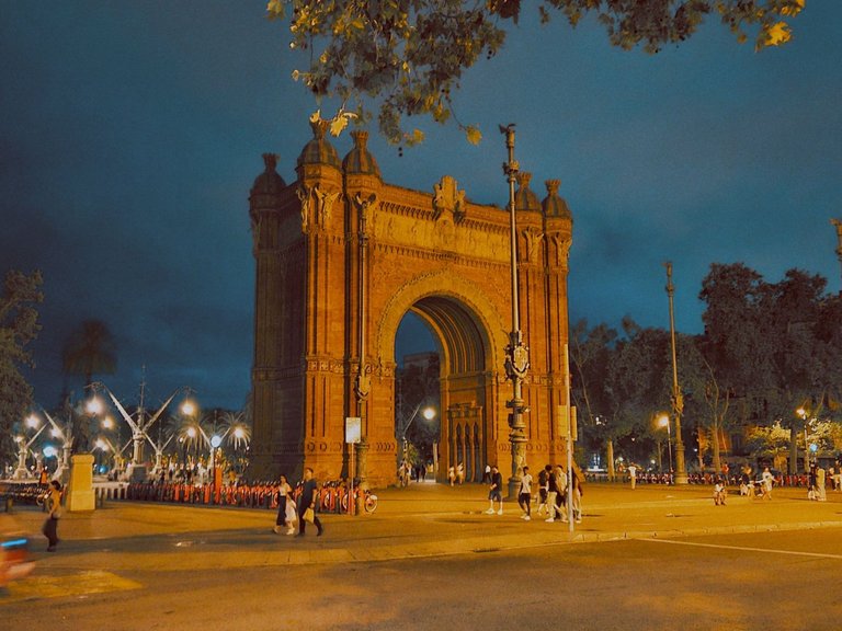 Barcelona at Night 🔥 (Arch of Triumph)
