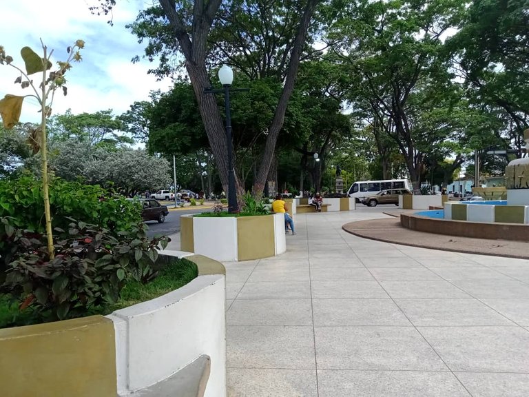 plaza miranda y parque ayacucho (5).jpeg