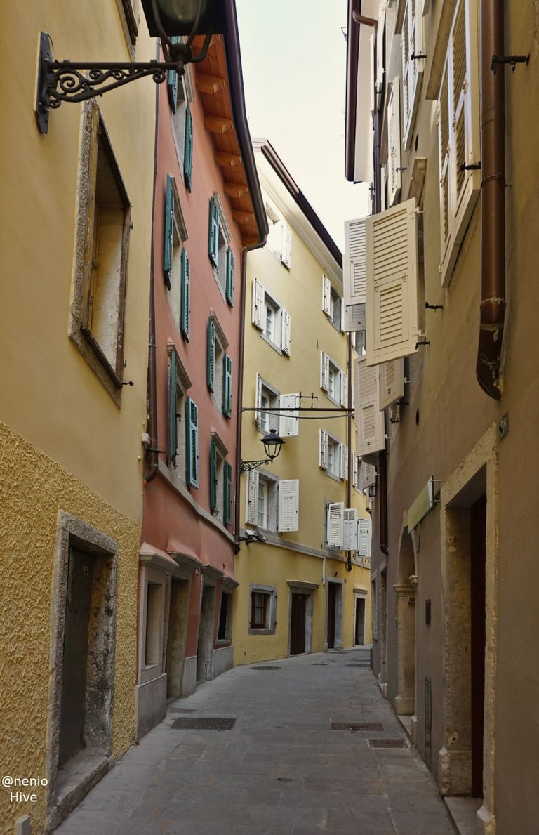 trieste-street-001.jpg