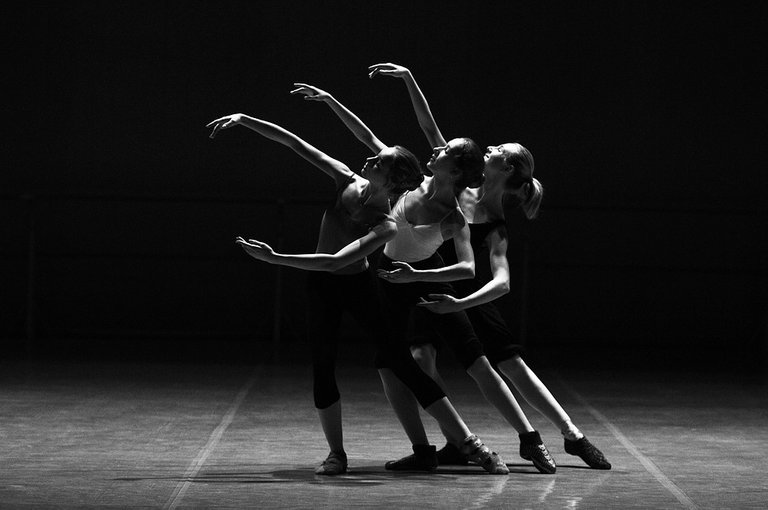 ballerinas-1376250_960_720.jpg