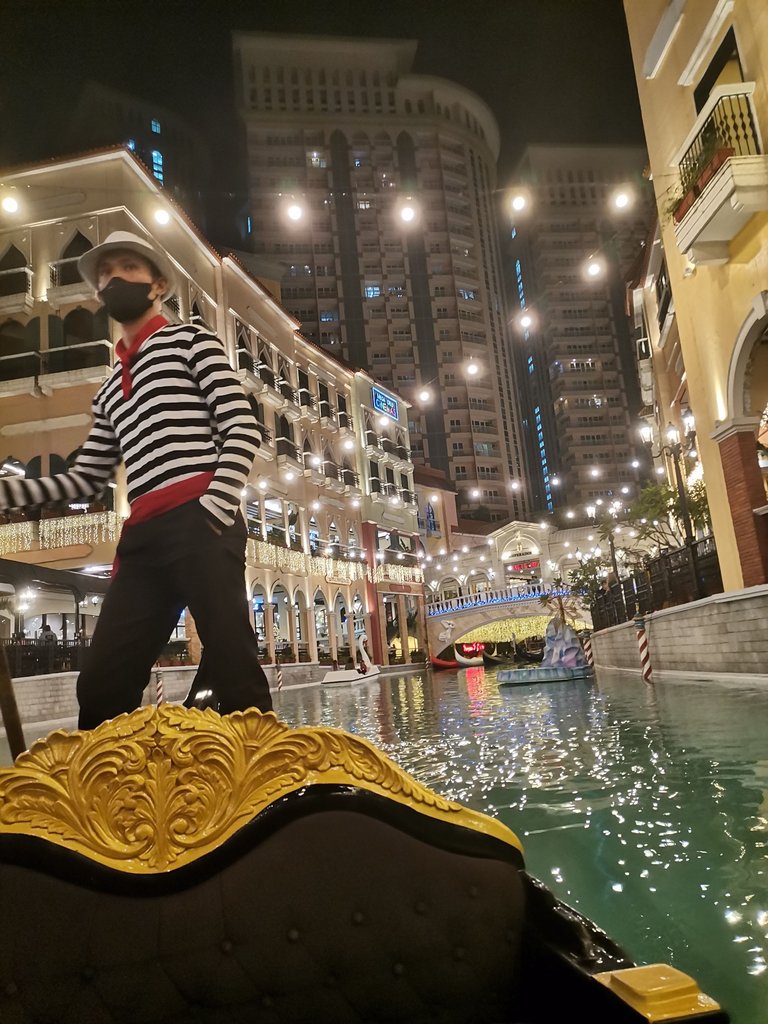 7. Gondolier.jpg
