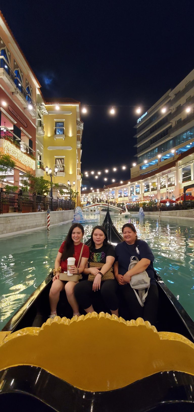 11. Group Picture.jpg