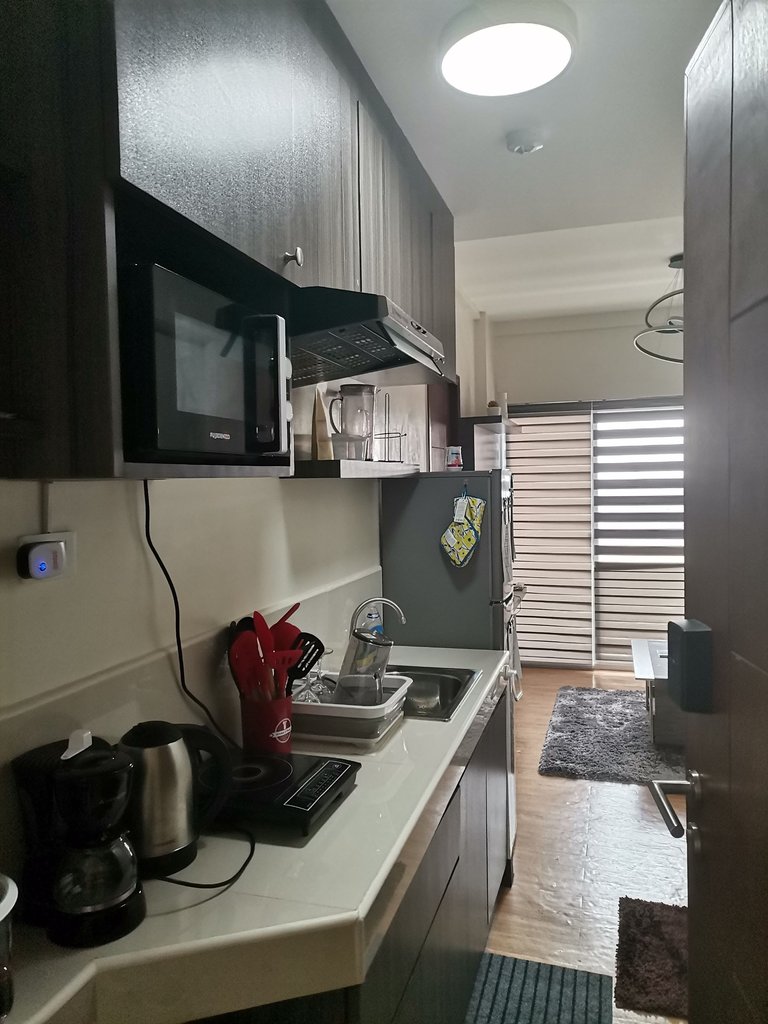 6. Kitchen 2.jpg