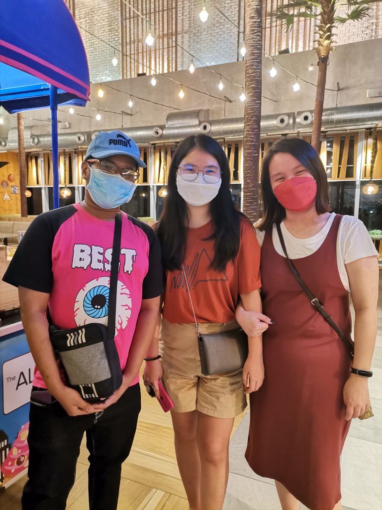 10. Groupfie.jpg