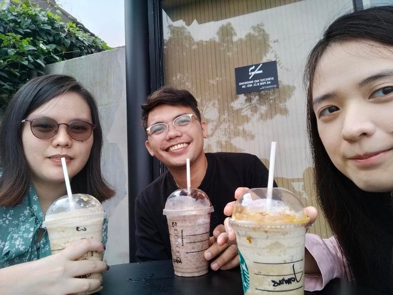 15. Starbucks.jpg