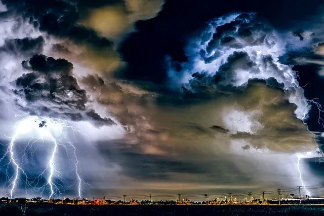 thunderstorm-1768742_640.webp