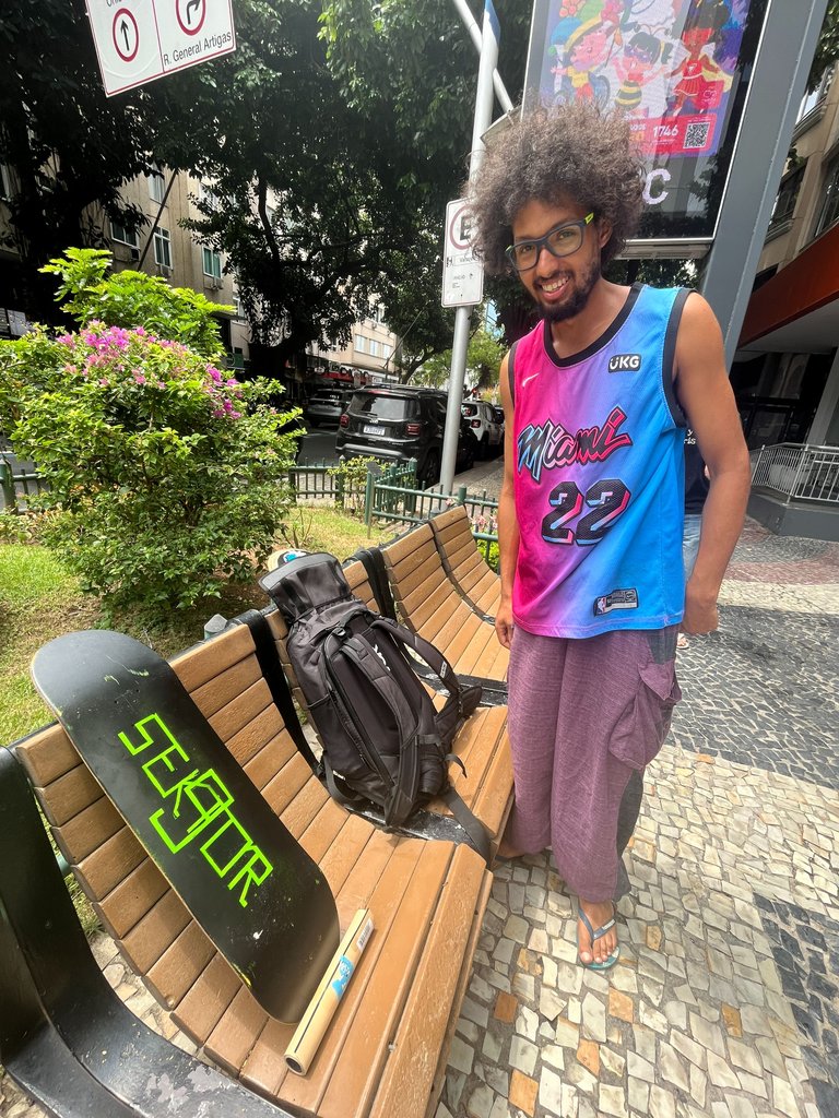 Pedro hooked me up with a 8.25 board AND griptape because i broke mine the night before, which was several days AFTER this lagoa session im writing about now.