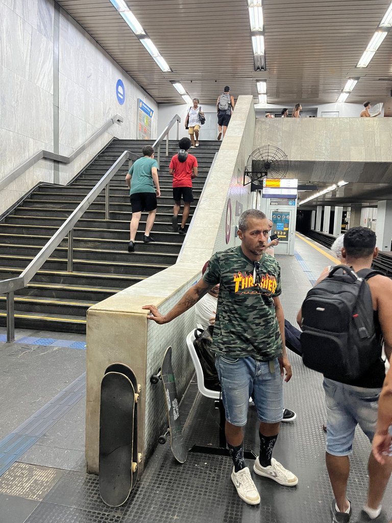 this is inside the subway station in rio. legend has it some dude dropped in on this hubba which is just insane. observe also, the first only Thrasher tee shirt @pharra has owned.