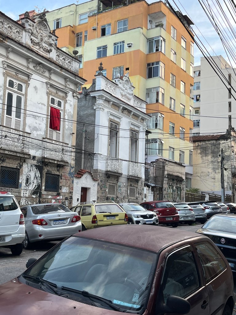 the house in the middle, the room on the left