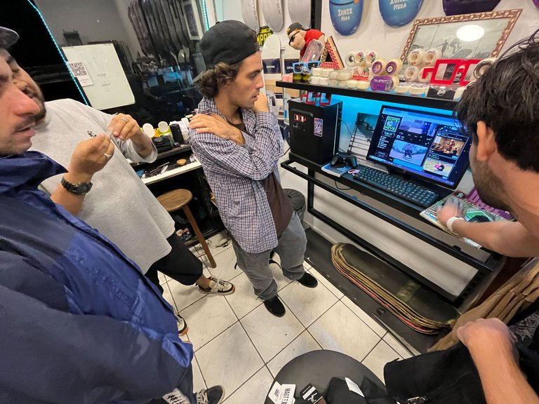 Vlad explaining skatehive to skaters that were in the shop