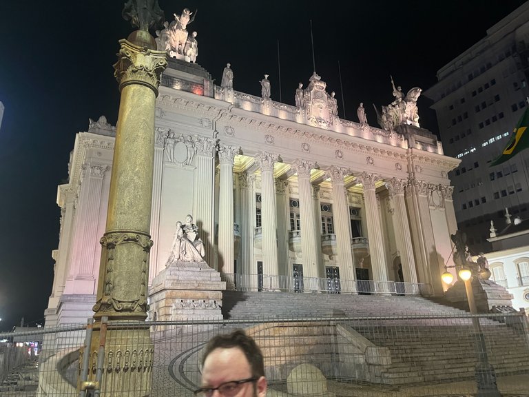 the courthouse, who's backyard is that famous Praca XV skatespot